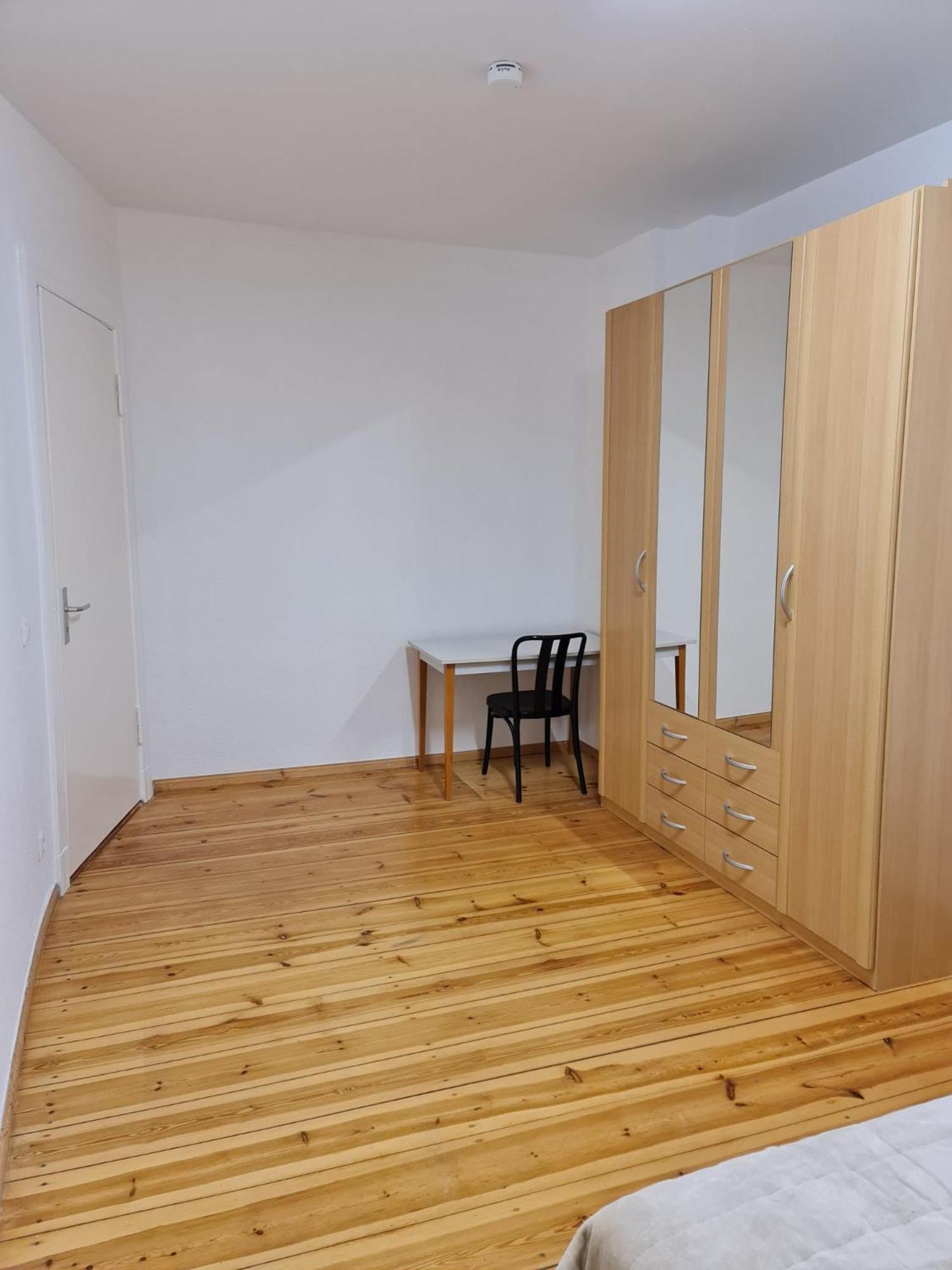 Sharedapartment 3 *